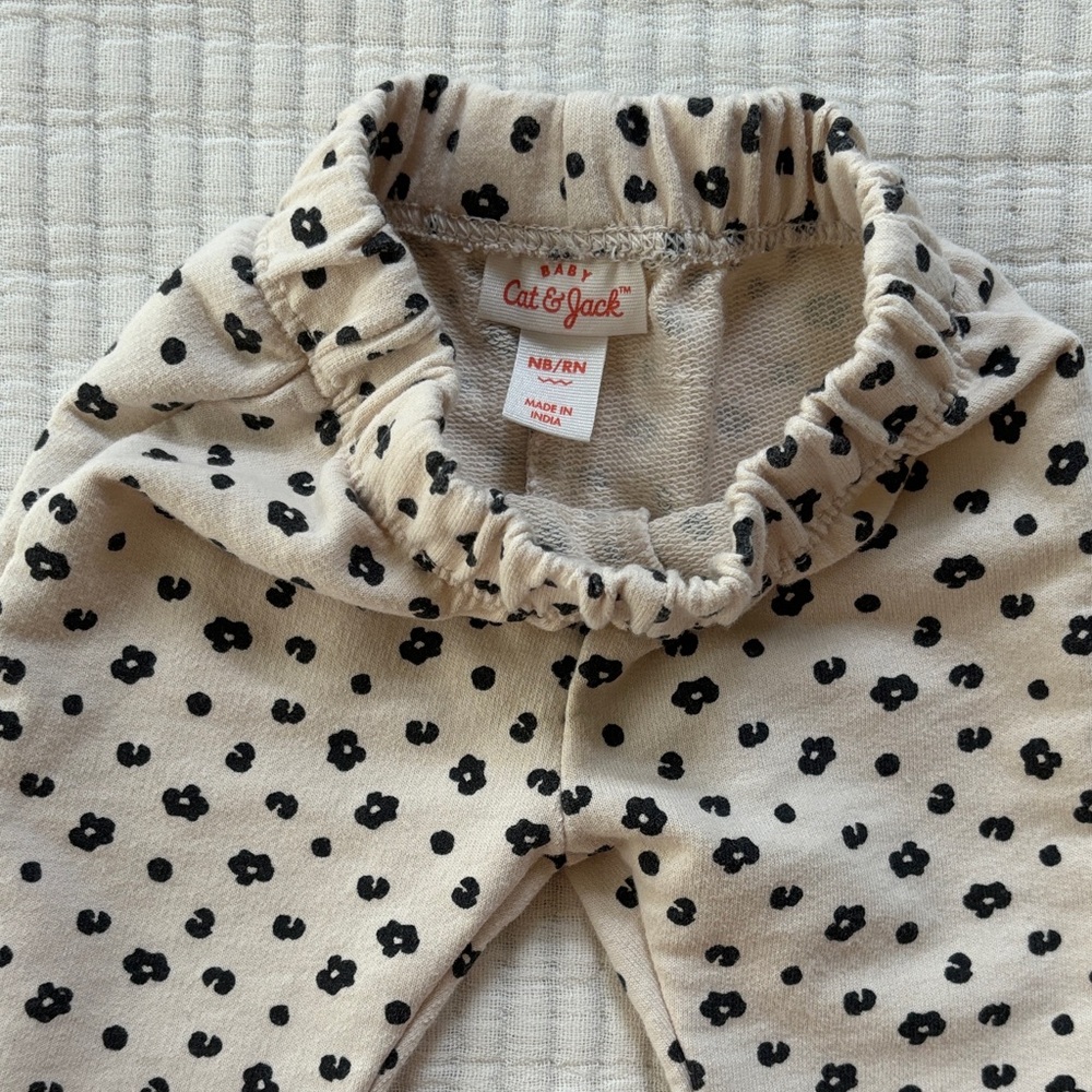 Cat & Jack Floral Daisy Set Bundle, Size Newborn Three Pieces - Picture 5 of 8